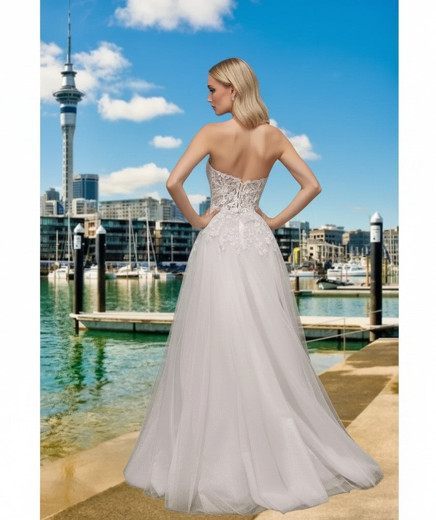 71840 Strapless sweetheart applique bodice