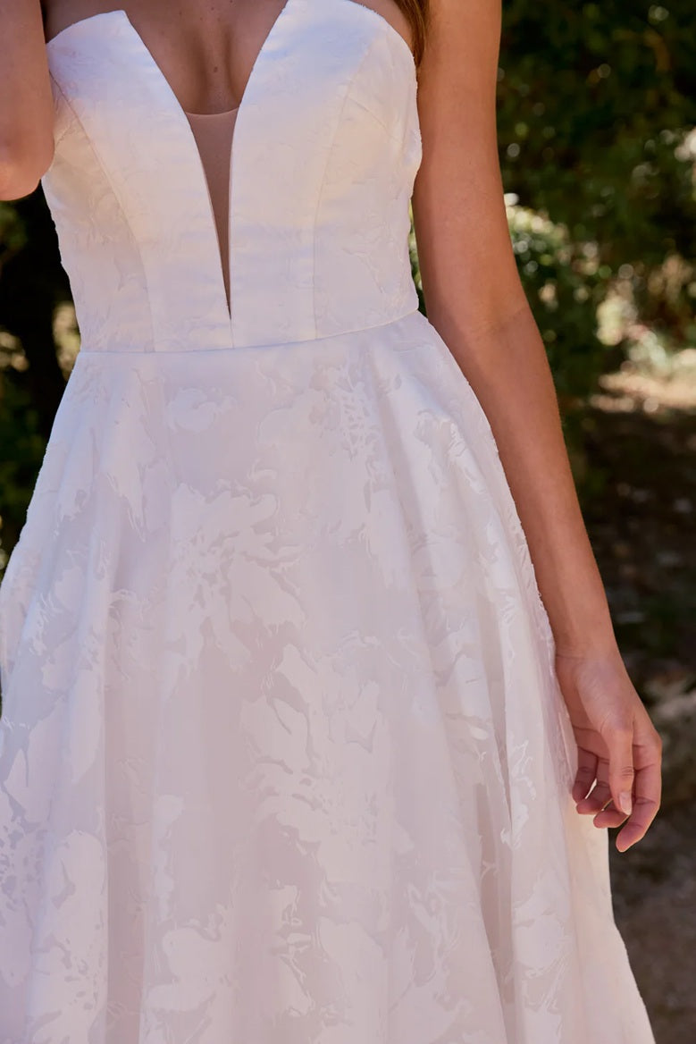 71991 Strapless. Full a line skirt, beautiful fabric.