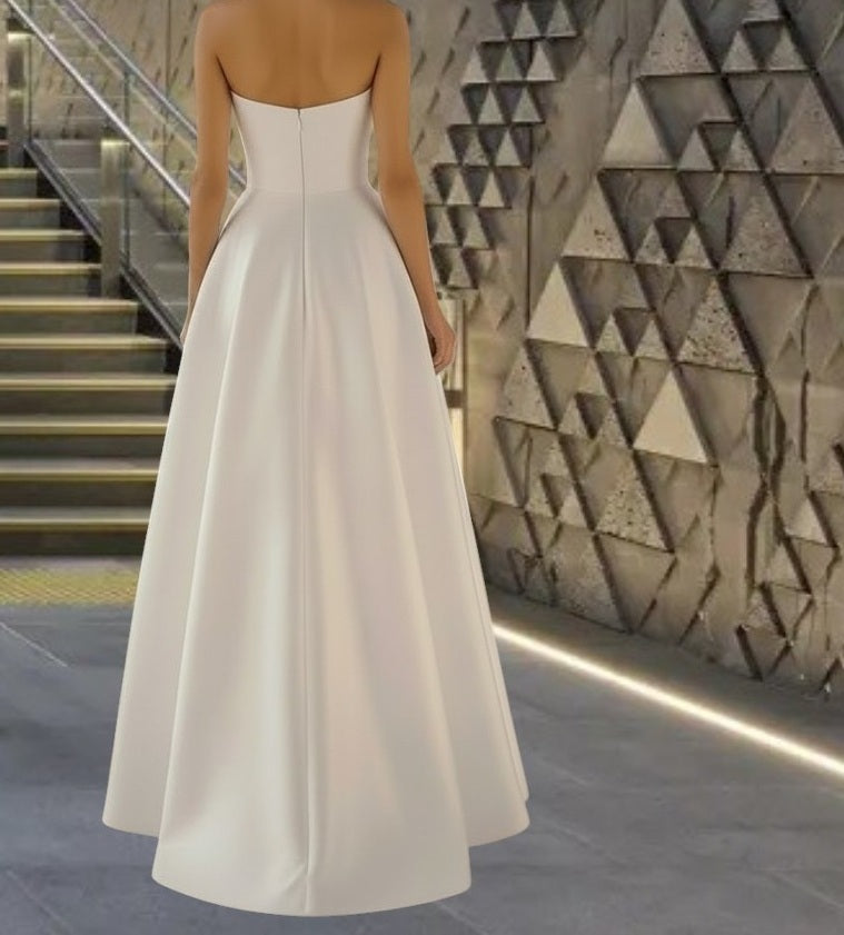 72010  Elegant strapless sweetheart neckline.