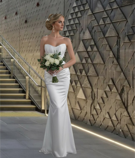 72060  Elegant strapless, semifitted sweetheart neckline