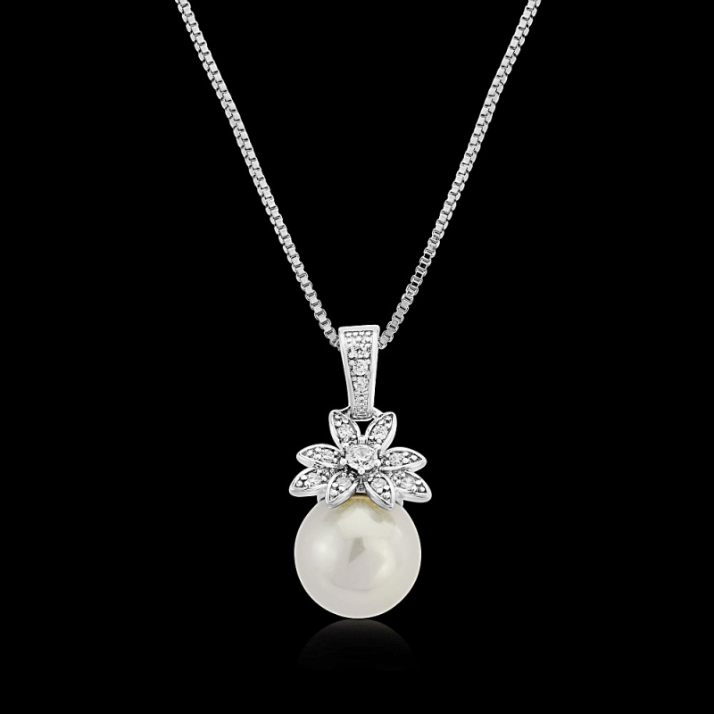 7515 chic and stylish vintage necklace.