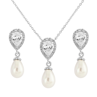 7518 Cubic Zirconia Collection. Elegant pearl necklace set