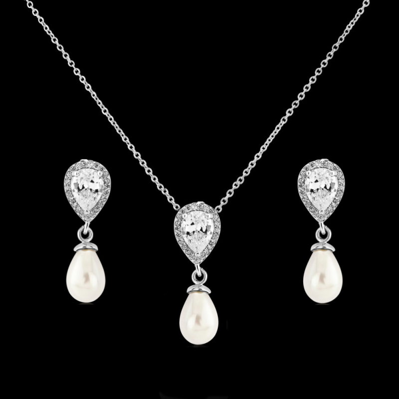 7518 Cubic Zirconia Collection. Elegant pearl necklace set