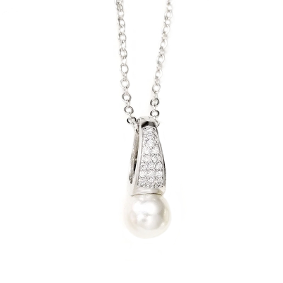 7670 Chic and stylish pearl necklace