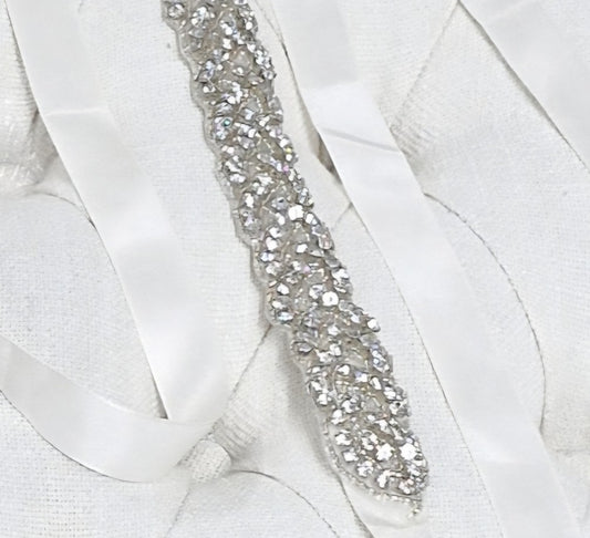 BBB6I Belt made of ivory satin ribbon with 43cm diamante detail