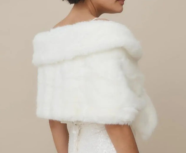BBFFIV Faux fur off white shrug / vintage stole.