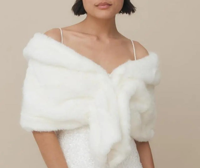 BBFFIV Faux fur off white shrug / vintage stole.