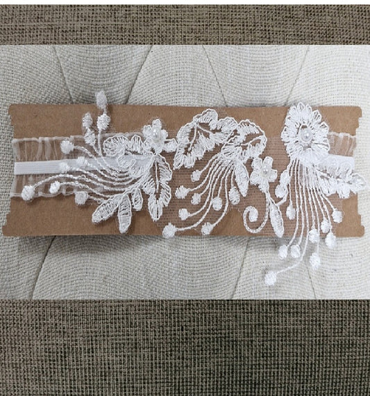 BBG15 White lace garter with white organza ribbon and pearl detail flower.
