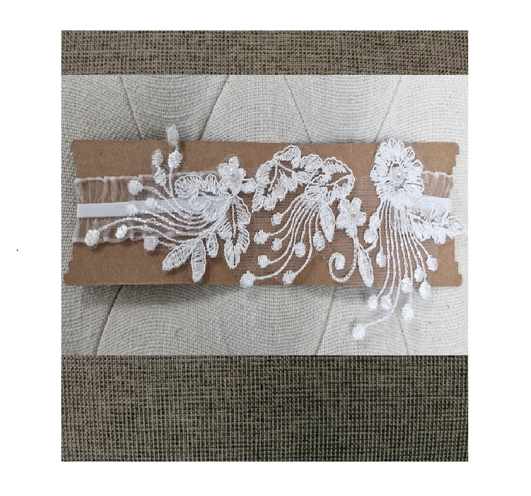BBG15 White lace garter with white organza ribbon and pearl detail flower.