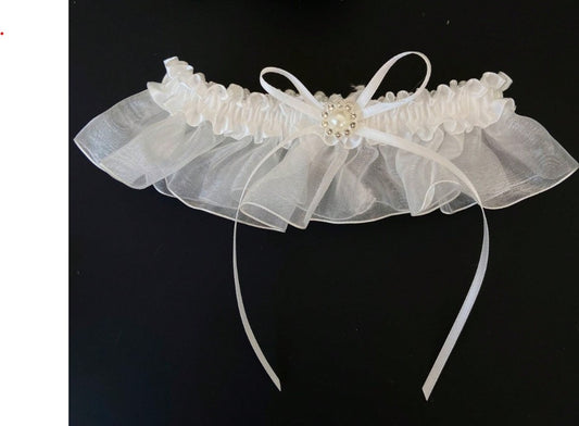 BBG23 Light ivory organza bridal garter with diamante and pearl flower