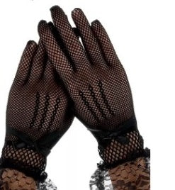 BBGV26. Black delicate lace wrist length gloves