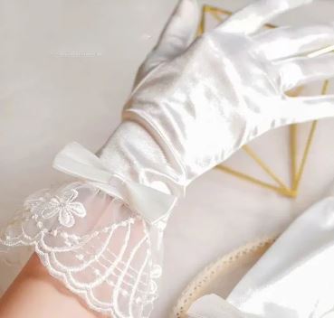 BBGV9. Ivory satin gloves with lace cuff and satin bow.