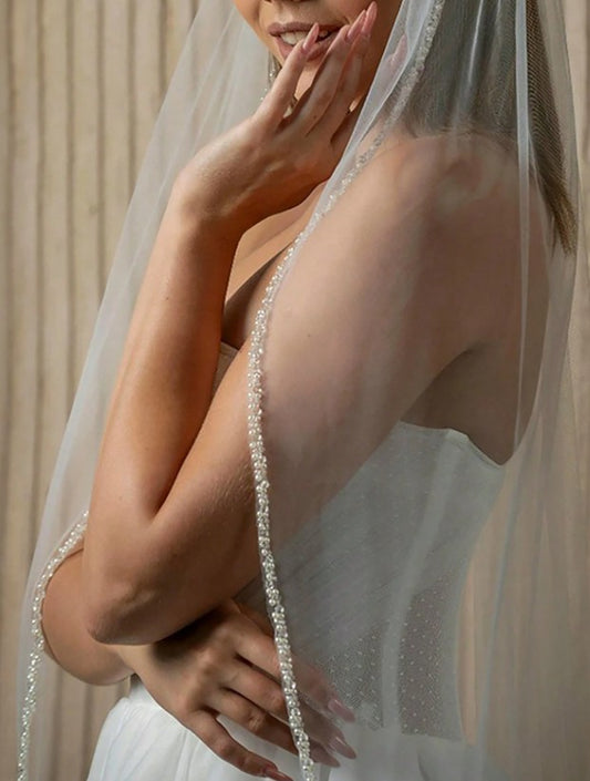 BBV101 single layer beaded edge fingertip veil