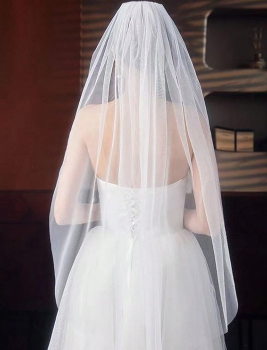 BBV102  Simple short 1 layer tulle veil.