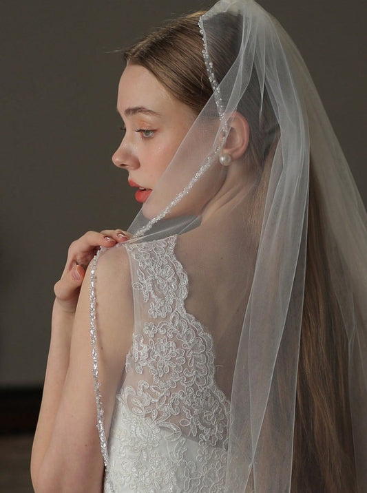BBV105 1 layer fingertip veil with pearl and sequin edge