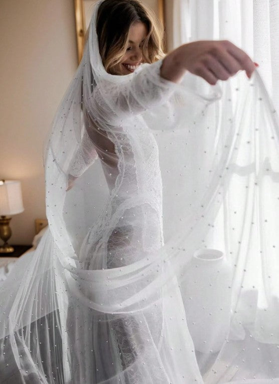 BBV110 3m long. Single layer pearl veil with comb