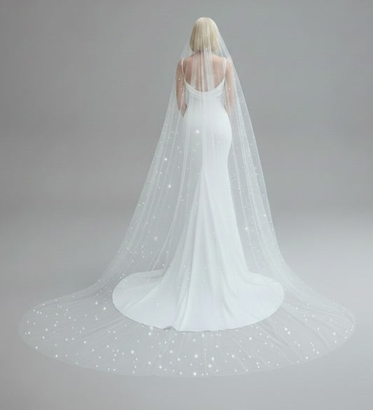 BBV110 3m long. Single layer pearl veil with comb.