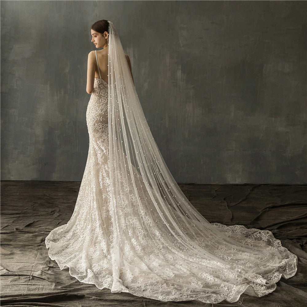BBV110 3m long. Single layer pearl veil with comb