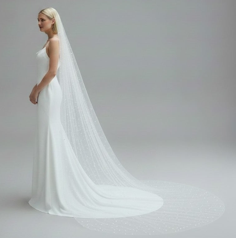 BBV110 3m long. Single layer pearl veil with comb.