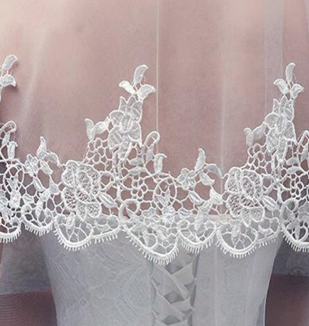 BBV120 2 layer  veil with pretty lace edge.
