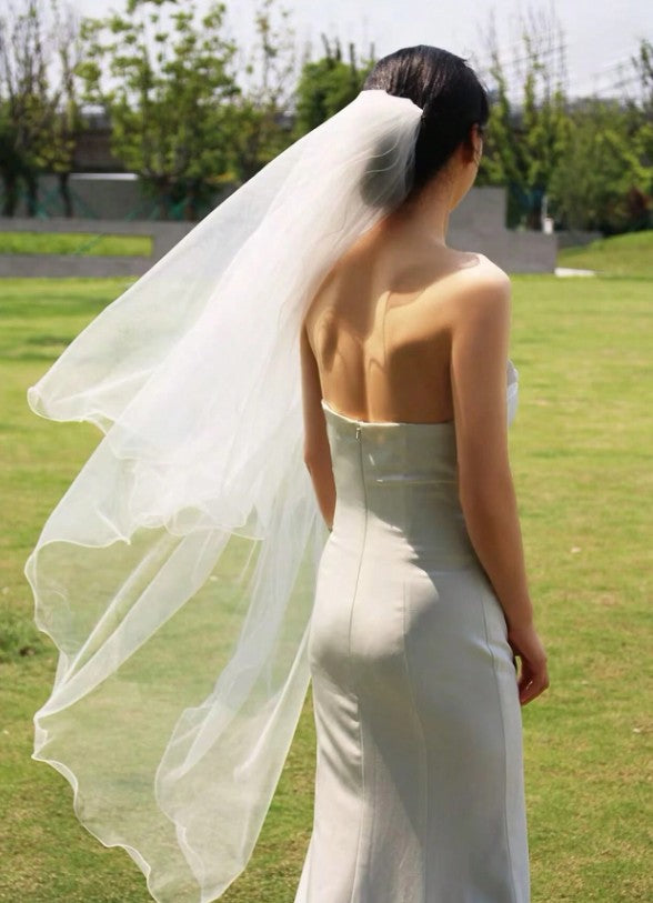 BBV122 Double layer curled edge veil.