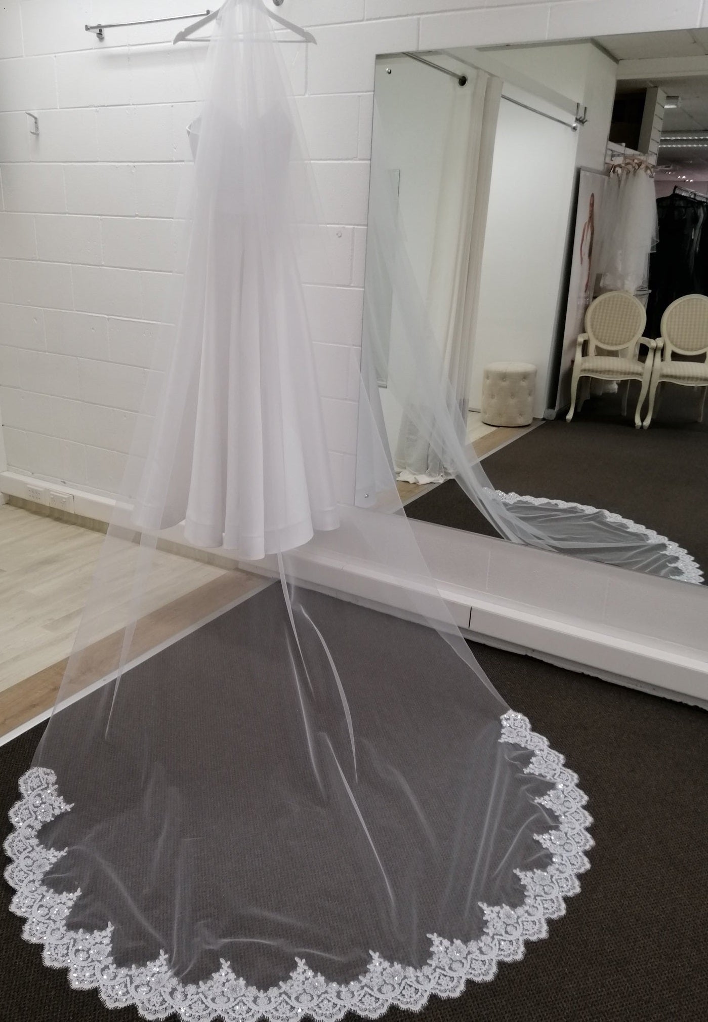 BBV63 single layer 3m Cathedral veil with lace detail trim. Elegant addition.