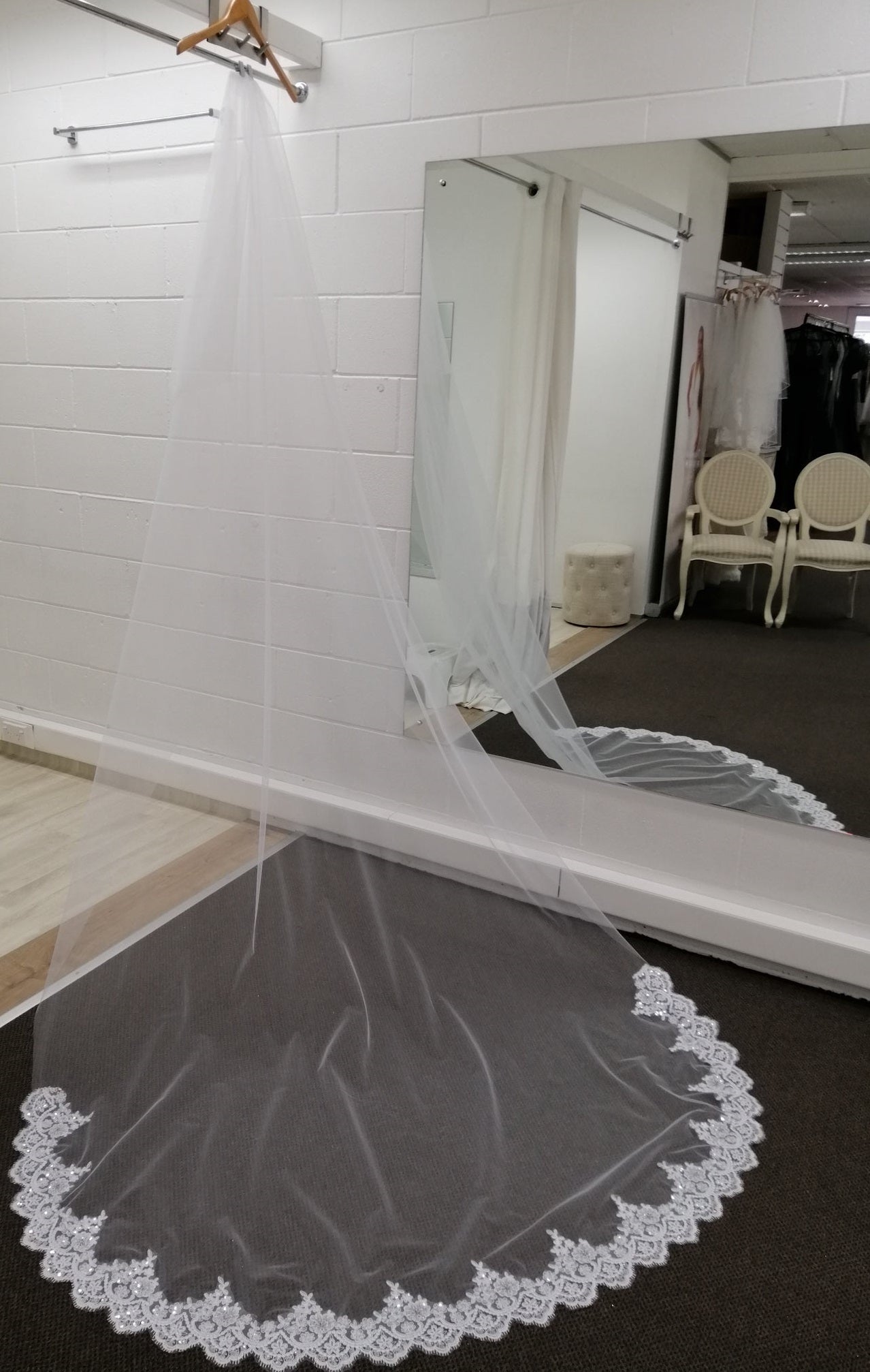 BBV63 single layer 3m Cathedral veil with lace detail trim. Elegant addition.