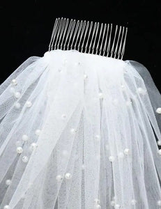 BBV70. 75cm long. Single layer pearl veil with comb. Stunning with satin gown.