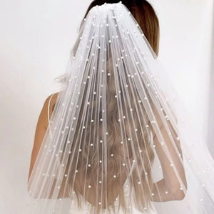 BBV60 2m long. Single layer pearl veil with comb. Stunning with satin gown.