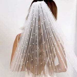 BBV70. 75cm long. Single layer pearl veil with comb. Stunning with satin gown.