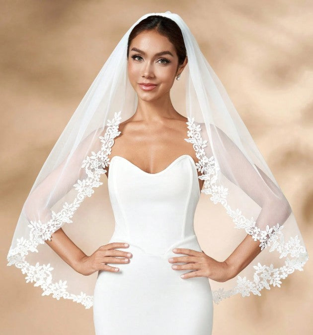 BBV98 single layer lace edge fingertip veil