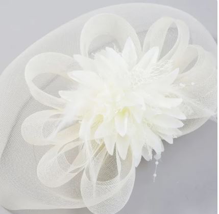 FAC1003CR Classic, cream fascinator with central flower and mesh.