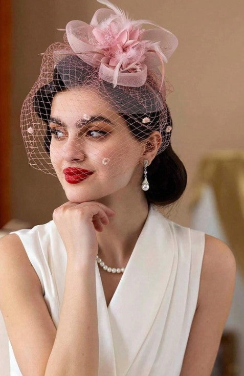 FAC950BL Classic, blush fascinator with central flower, feathers and net