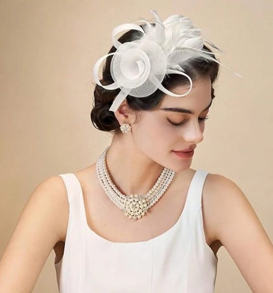 FAC1010W Classic, white fascinator with feather detail