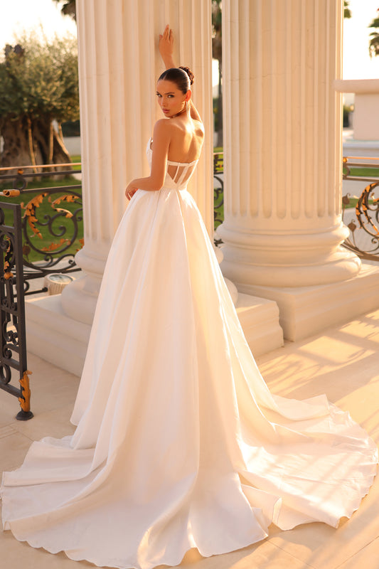 71810 / LINA / TK241. Stunning strapless gown