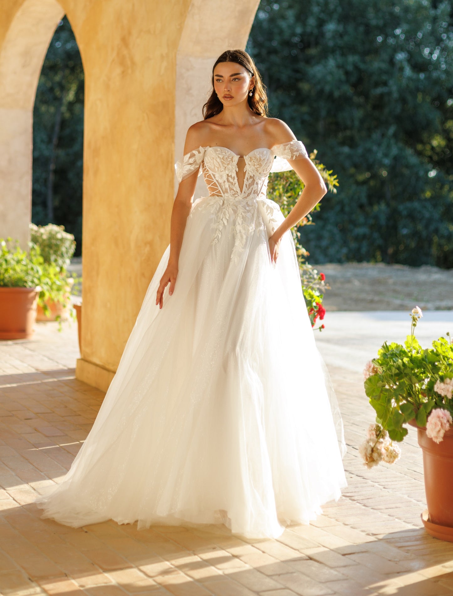 71952- Dahlia. Corset style with beautiful floral embroidery