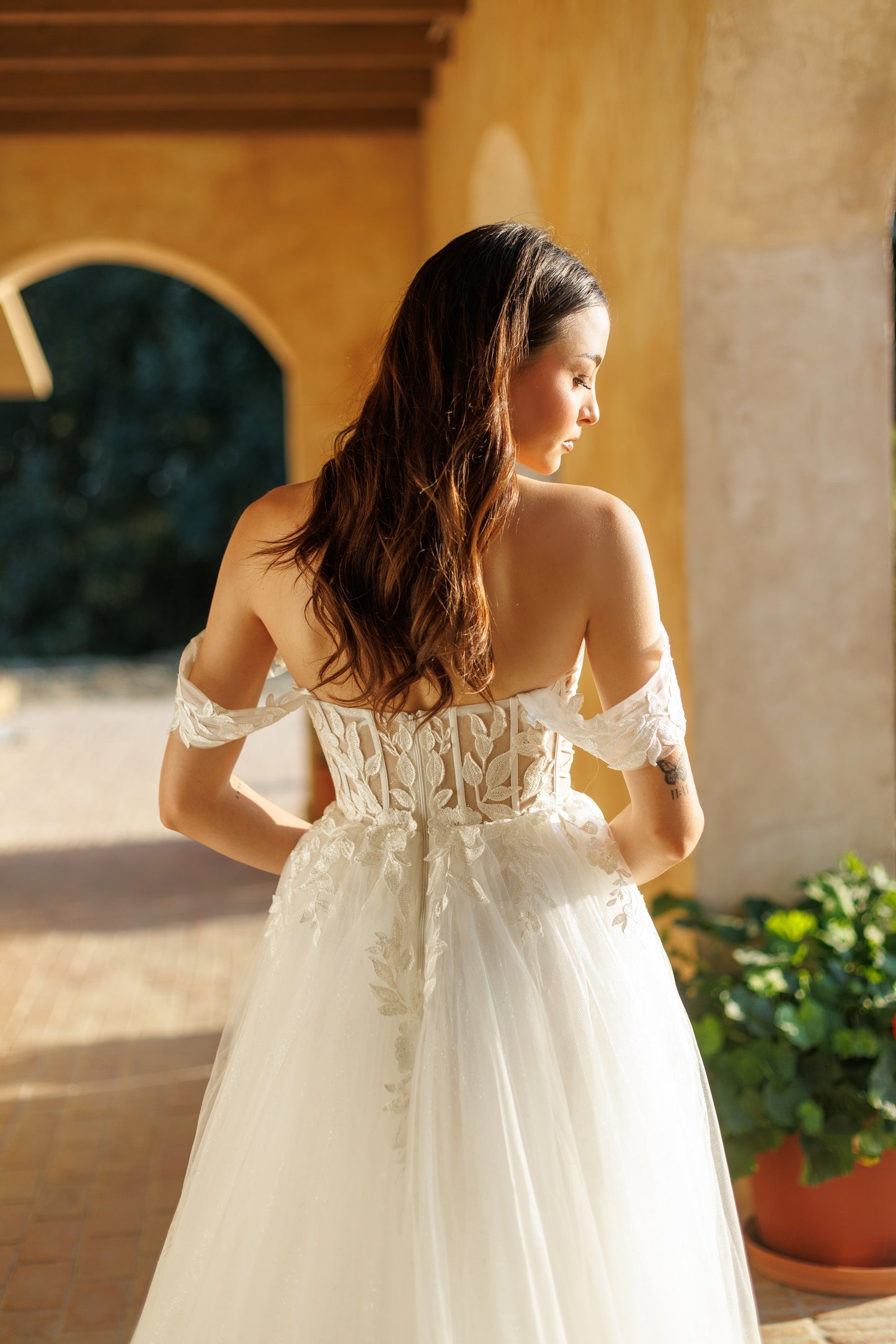 71952- Dahlia. Corset style with beautiful floral embroidery