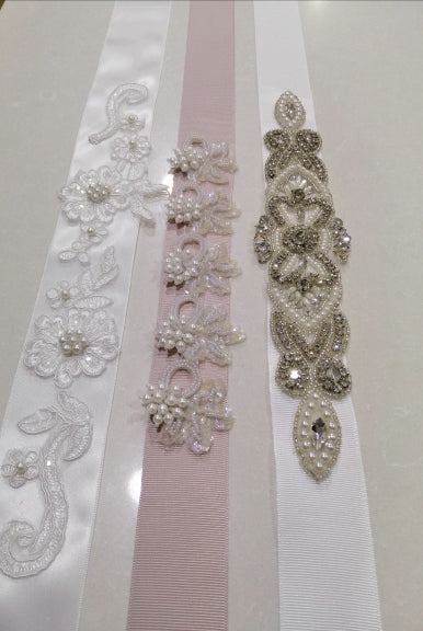 BBB3 Belt made of white satin ribbon with 33cm applique and pearl detail.