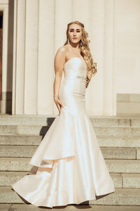 70570 Striking Mikado satin Champagne Wedding gown  size 8