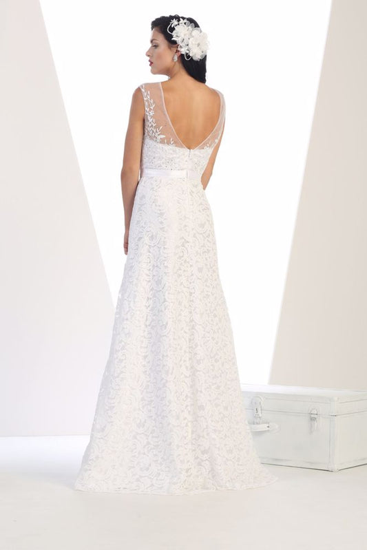 70703  Round neck. Sleeveless. White lace. Beaded top. A line. Size 22.