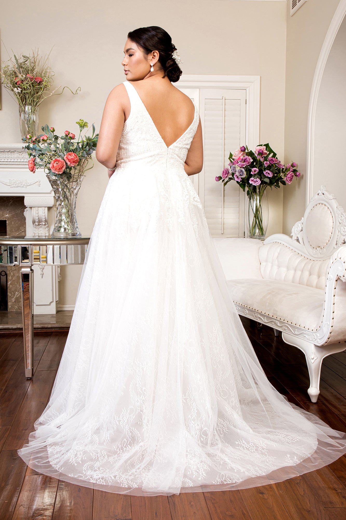 71150 -V neck. Low V back. A line. Embroidery and tulle.