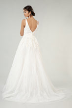71150 -V neck. Low V back. A line. Embroidery and tulle. Soft lace