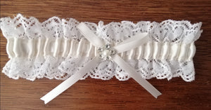 BBG12 Ivory lace garter with ivory satin ribbon and diamante flower.