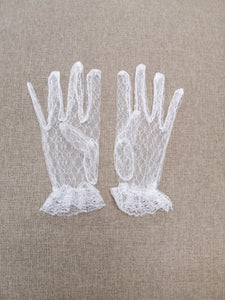 BBGV3. Elegant lace wrist length gloves.