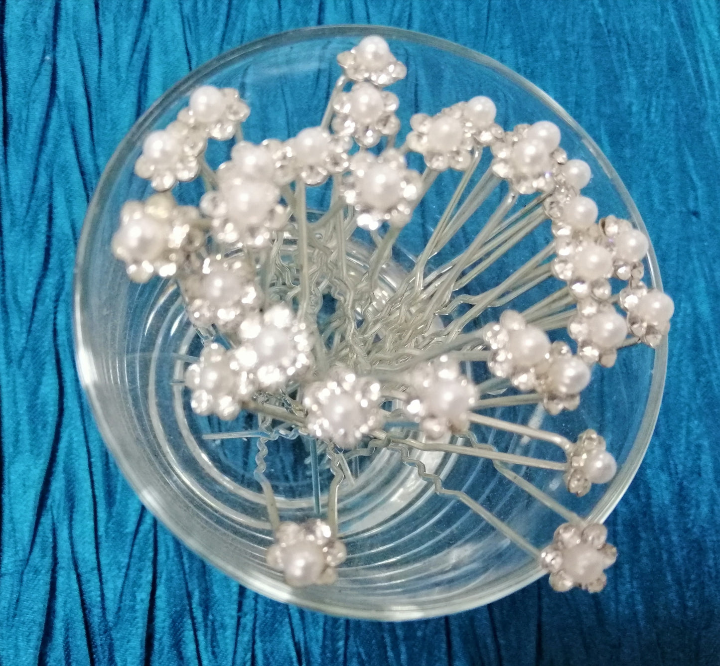 BBHP1 small flower hairpin with pearl in the center 5 for $10.