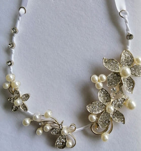 BBHS20. Beautiful, unique, pearl and diamante bridal horseshoe.