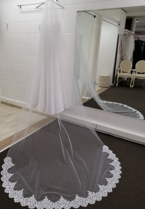 BBV20 double layer 3m Cathedral veil with sequined lace trim