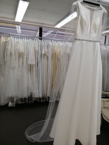BBV40 single layer 3m Cathedral veil with diamante detail trim.